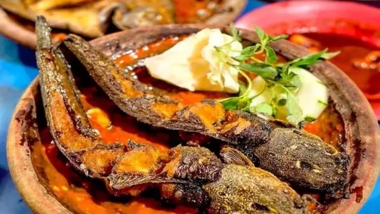 Telusuri Pecel lele legendaris nikmat tiada tara
